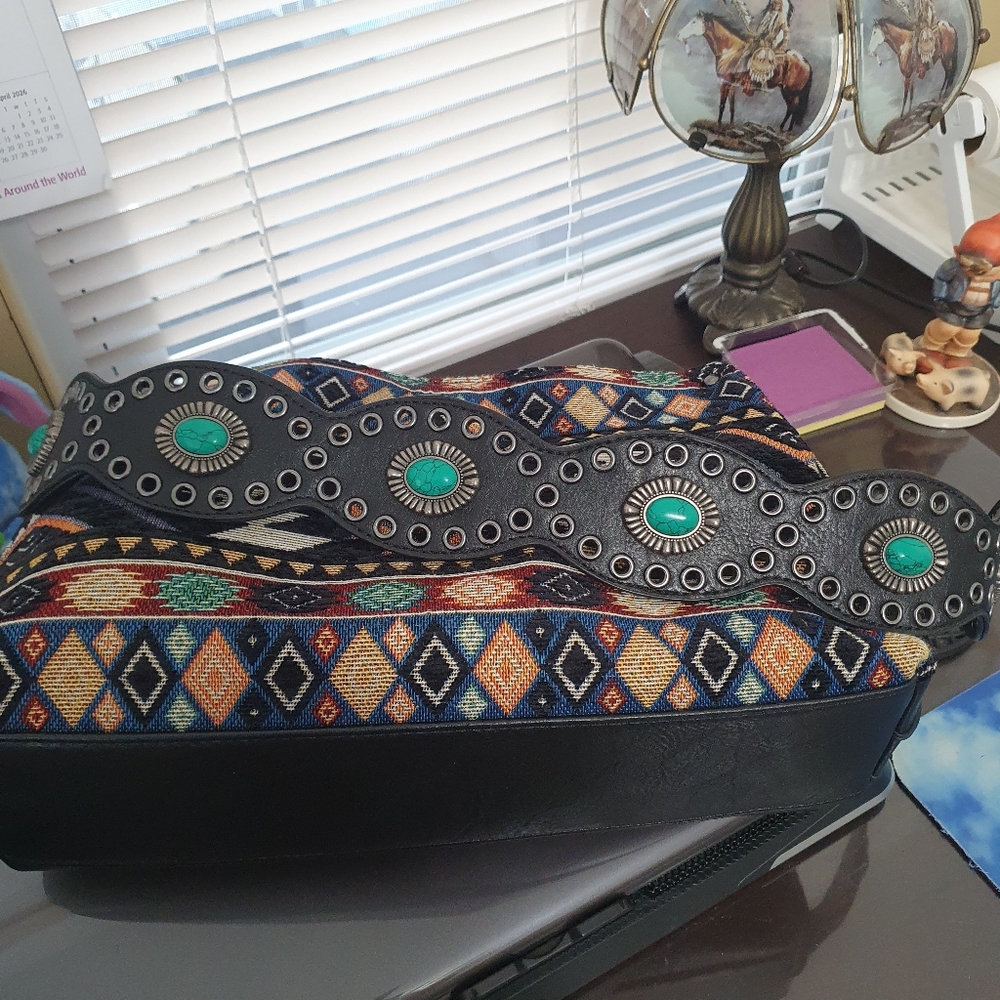 Sam & Hadley Aztec-Pattern Shoulder Bag in Multi-Color - Picture 4 of 7